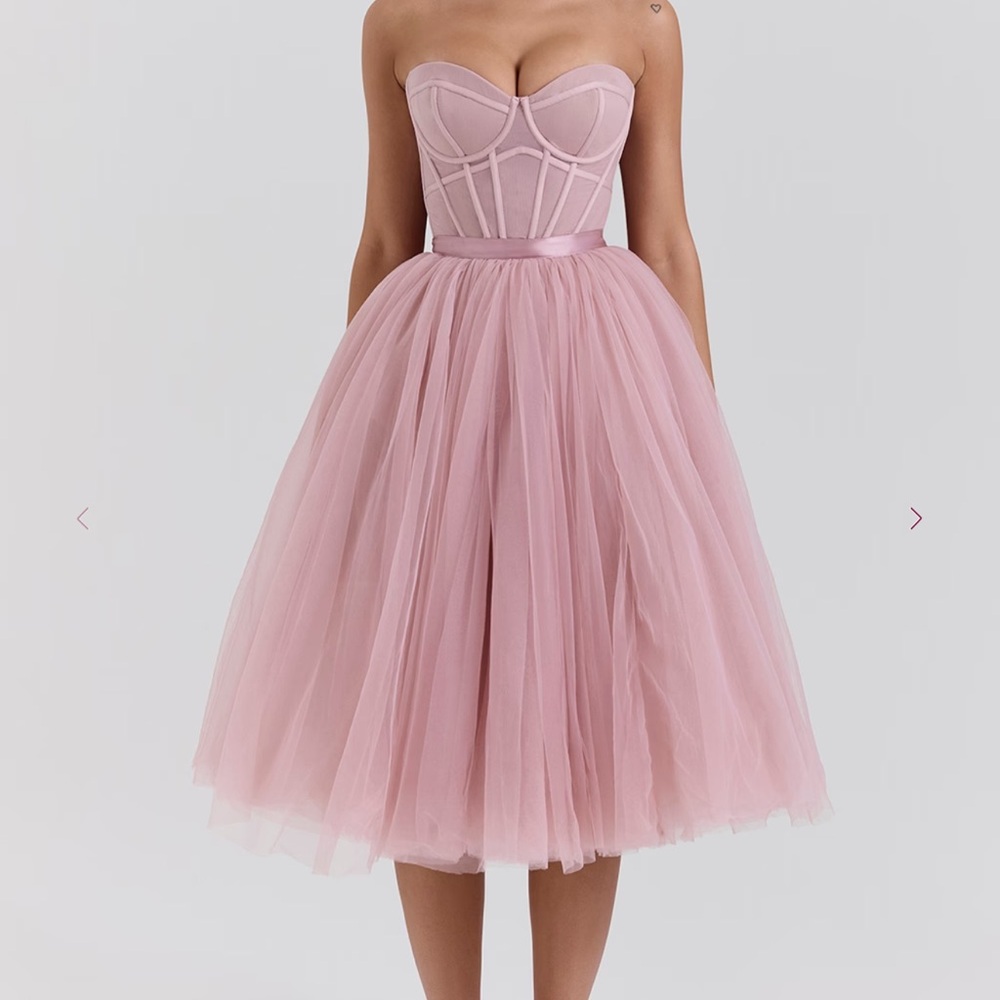 House of CB Darling French Rose Tulle Midi Dress
Larger cup